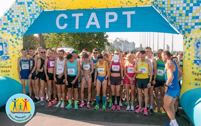 Близько 400 бігунів взяли участь у 25-му ювілейному легкоатлетичному пробігу "Тернопільська Озеряна-2021"