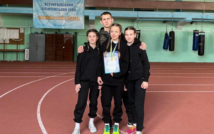 Тернопільські легкоатлети виступили в чемпіонаті Хмельницького обласного центру учнівської молоді