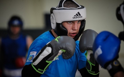 Тернопільський боксер Віктор Петров припиняє боротьбу за Олімпійську ліцензію